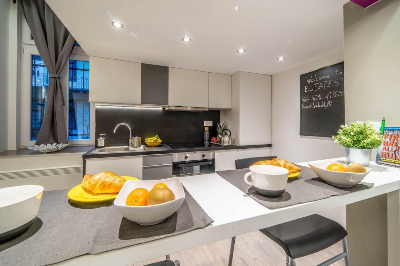 Cozy Downtown Studio Apartment Budapeste Exterior foto